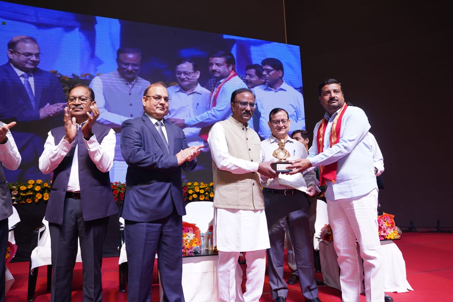 Lucknow: विश्व क्षय रोग दिवस पर 65 टीबी मुक्त ग्राम पंचायतों के प्रधान सम्मानित