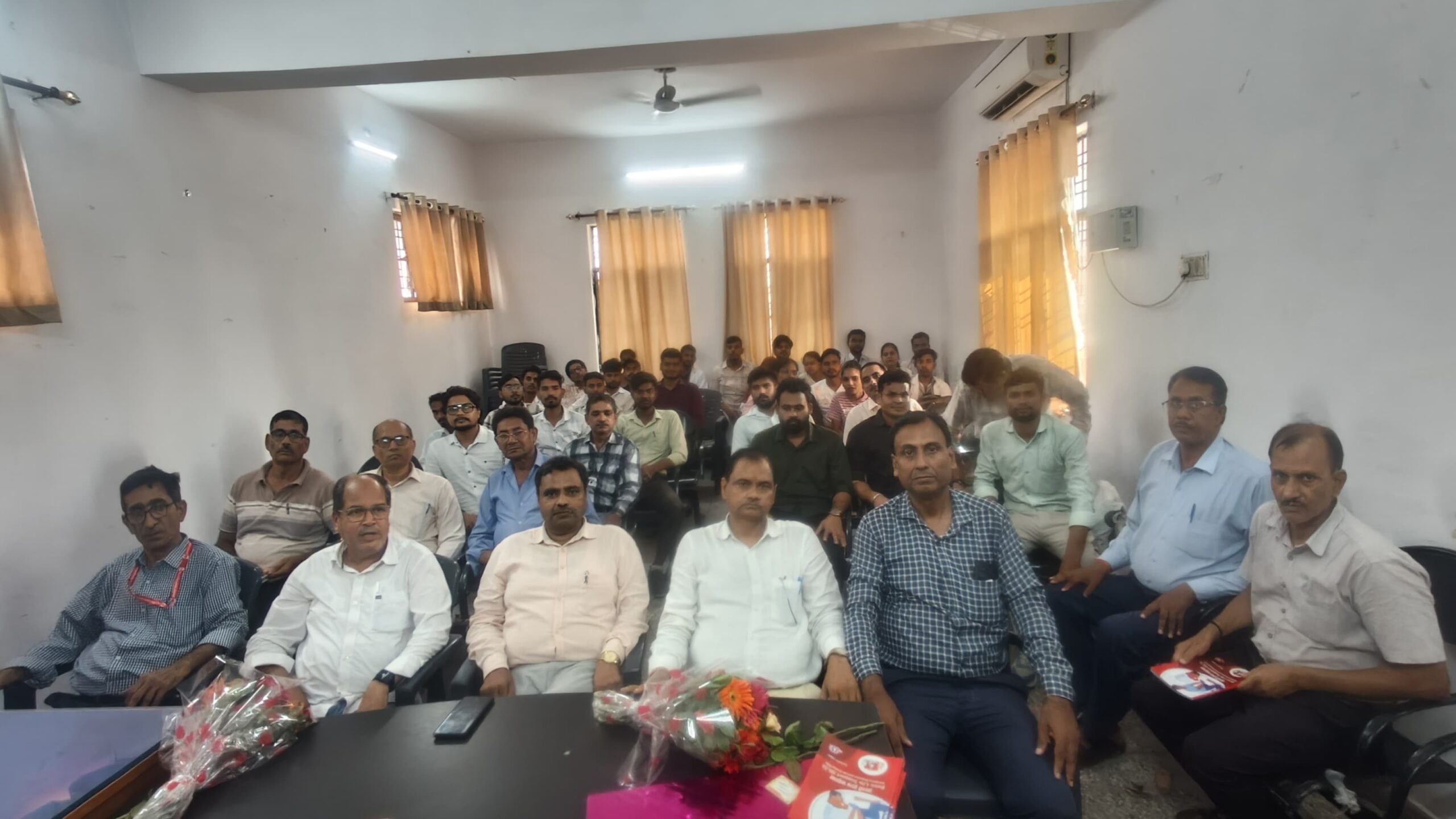 Barabanki News: यूथ फार्मेसिस्ट फेडरेशन के अध्यक्ष के जन्मदिन पर 16 यूनिट रक्तदान