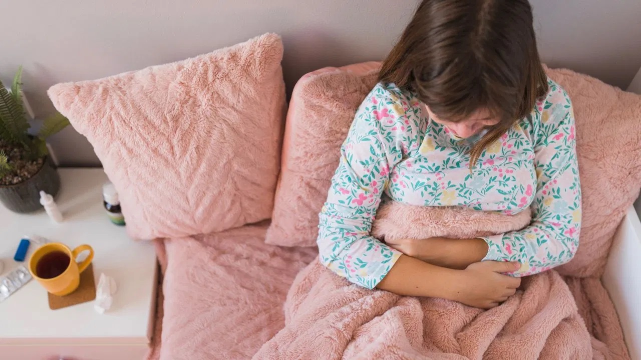 लड़कियों को कम उम्र में क्यों शुरू हो रहे हैं Periods? डॉक्टर से जानें इसका कारण