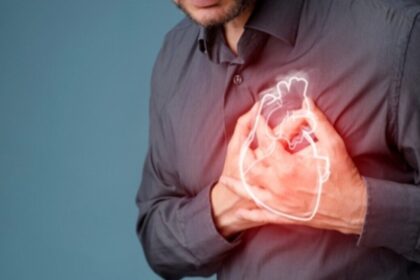 Heart Attack का दर्द सीने के अलावा शरीर में कहां-कहां होता है? एक्सपर्ट से जानिए