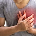 Heart Attack आने से एक सप्‍ताह पहले ही मिलने लगते हैं 5 Warning Signs, यहां बढ़ सकता है दर्द