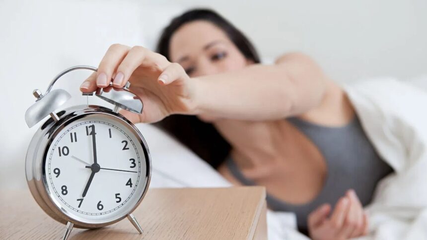 Morning Alarm से बढ़ सकता है BP, स्ट्रोक और हार्ट अटैक का खतरा! समझिए पूरी बात