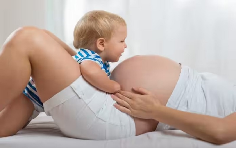 गर्भावस्‍था में वजन बढ़ना मां और बच्चे के लिए अच्छा होता है या नहीं, जानें क्‍या कहते हैं Expert?