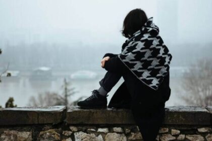 Depression in Winters: सर्दियां आते ही बढ़ जाता है डिप्रेशन! जानिए बचने के लिए क्या करें?