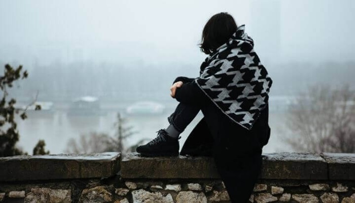 Depression in Winters: सर्दियां आते ही बढ़ जाता है डिप्रेशन! जानिए बचने के लिए क्या करें?