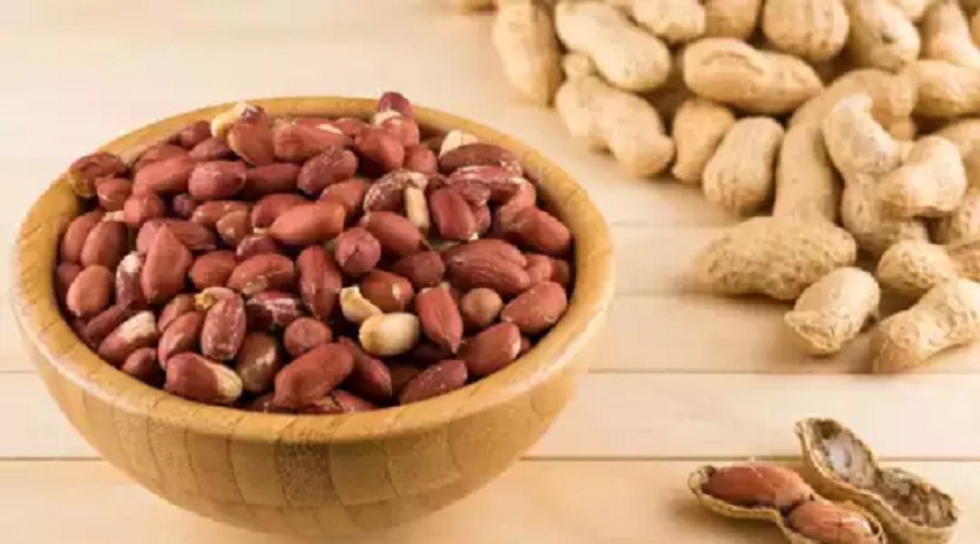 ठंड के मौसम में मूंगफली खाने के बाद न करें ये गलती, Health पर पड़ सकता है बुरा असर