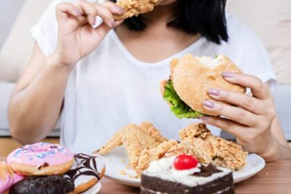 Overeating: ज्यादा खा रहे हैं खाना तो हो जाइए सावधान, इन बड़ी बीमारियों के हो जायेंगे शिकार