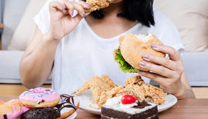 Overeating: ज्यादा खा रहे हैं खाना तो हो जाइए सावधान, इन बड़ी बीमारियों के हो जायेंगे शिकार