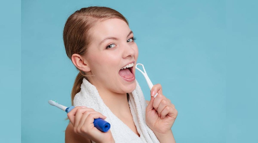 दांतों के साथ Tongue Cleaning भी है जरूरी, जानिए हो सकती हैं कौन-कौन सी समस्‍याएं?