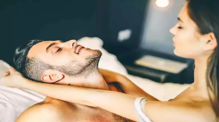 Sexual Behavior: शारीरिक संबंध बनाते समय ऐसा क्यों करने लगते हैं युवा, शरीर पर क्या पड़ता है असर?