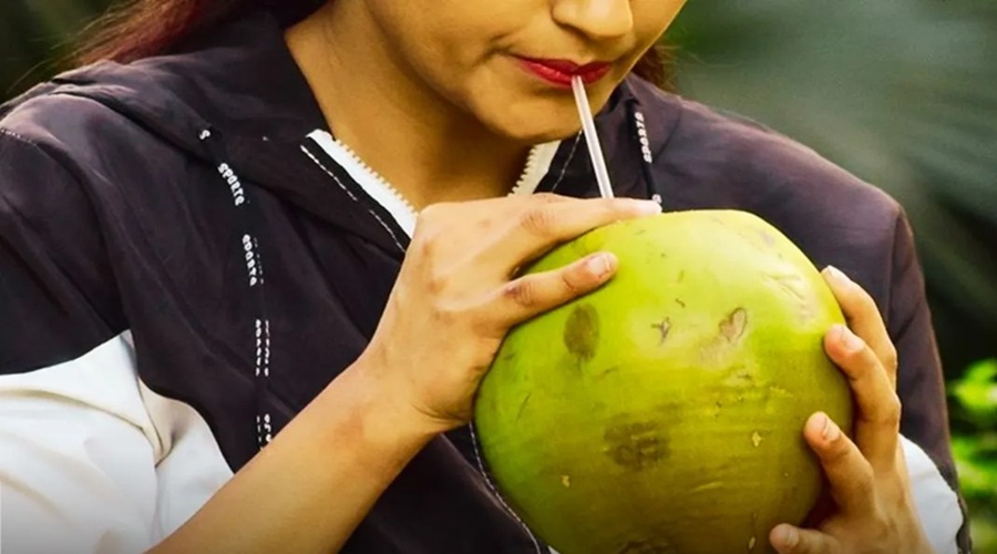 नारियल पानी पीते ही एक शख्स की कुछ ही घंटे में हुई मौत, कर दी थी ये गलती