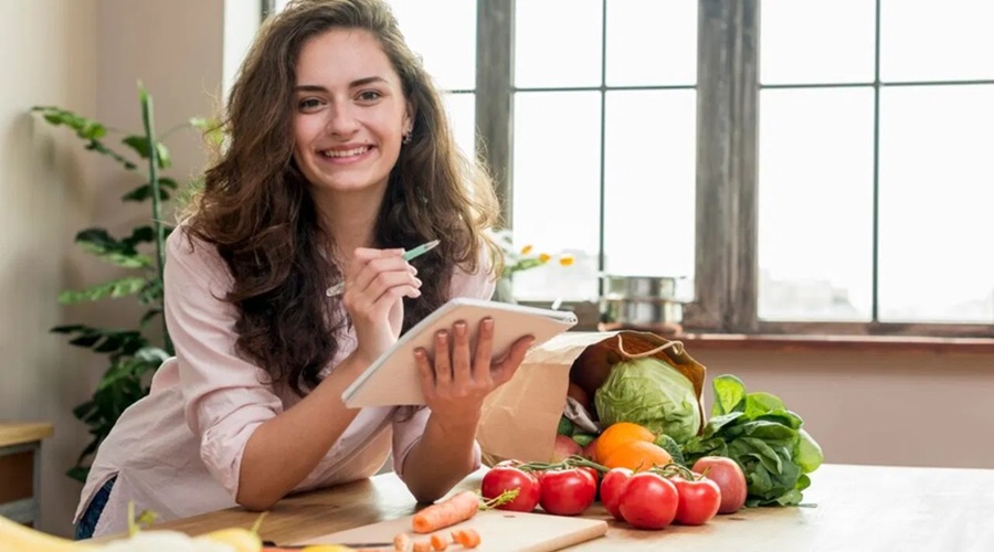 35 साल से ज्‍यादा उम्र की महिलाओं को डाइट में शामिल करनी चाहिए ये तीन चीजें, रहेंगी सेहतमंद