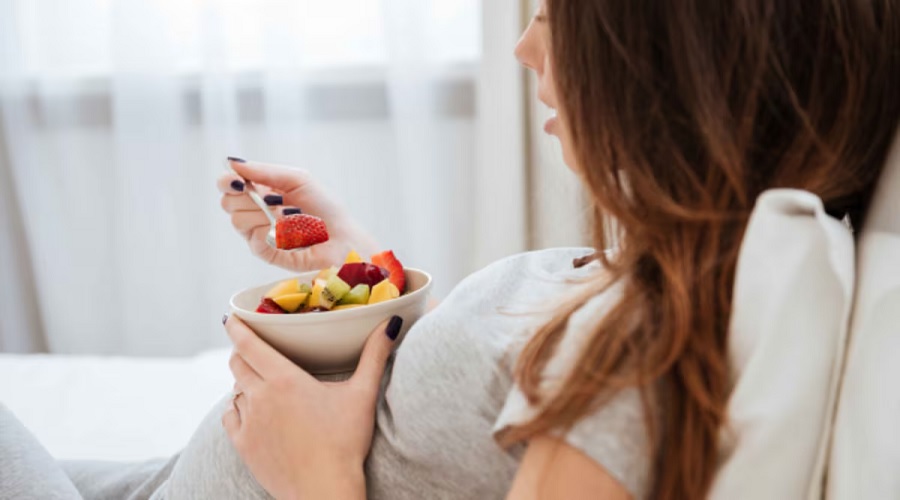 Pregnancy में करना चाहिए इन चीजों का सेवन, जच्चा-बच्चा दोनों को मिलेगा पोषण