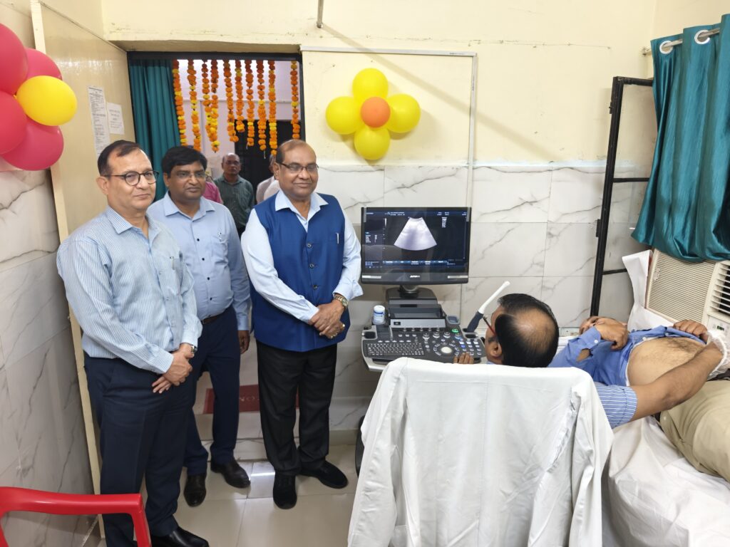 चिनहट सीएचसी में मरीजों का हो सकेगा अल्ट्रासाउंड, मशीन जनता को  समर्पित
