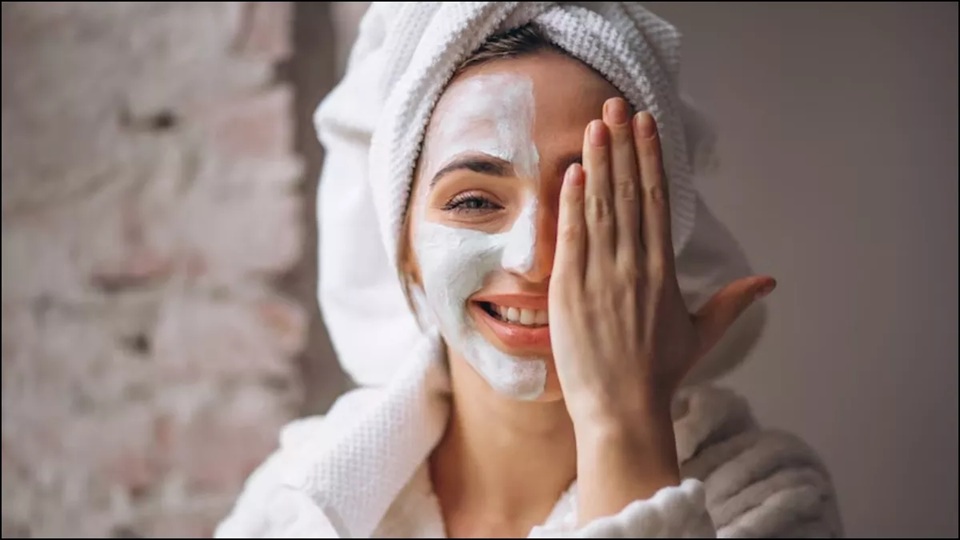 Face Glowing Tips: चेहरे को है चमकाना, बस हर हफ्ते इस्तेमाल करना ये फेस पैक