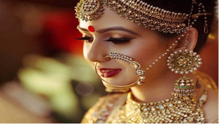 करना है 16 श्रृंगार, इन चीज़ों का इस्तेमाल कर खुद को ऐसे करें तैयार