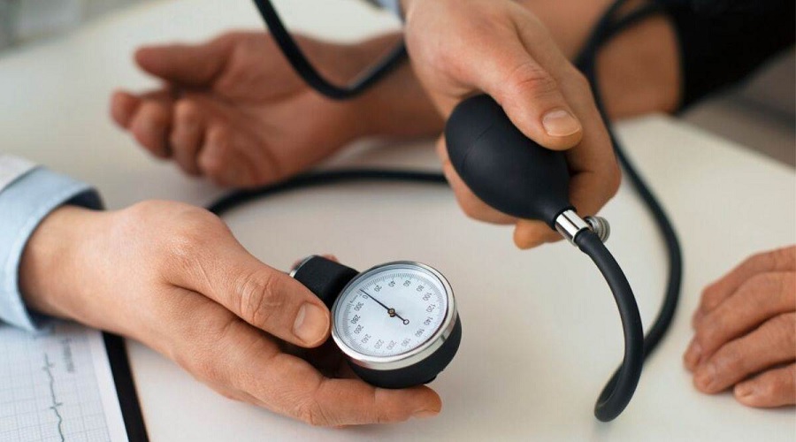 High BP के मरीजों को रखना चाहिए इन बातों का खास ध्यान, बढ़ सकता है Blood Pressure