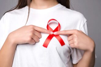 Breast Cancer से बचने के लिए अपनाएं ये आसान उपाय, इन बातों का रखें ध्यान