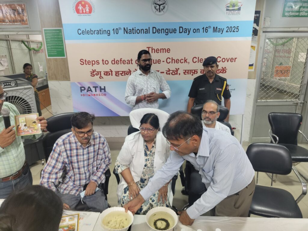 लोकबन्धु चिकित्सालय में राष्ट्रीय डेंगू दिवस के उपलक्ष्य में लगा जागरूकता कैंप