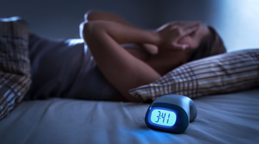 हर रोज 60% भारतीय रात में 6 घंटे से कम सोते हैं, Health पर पड़ रहा भारी असर