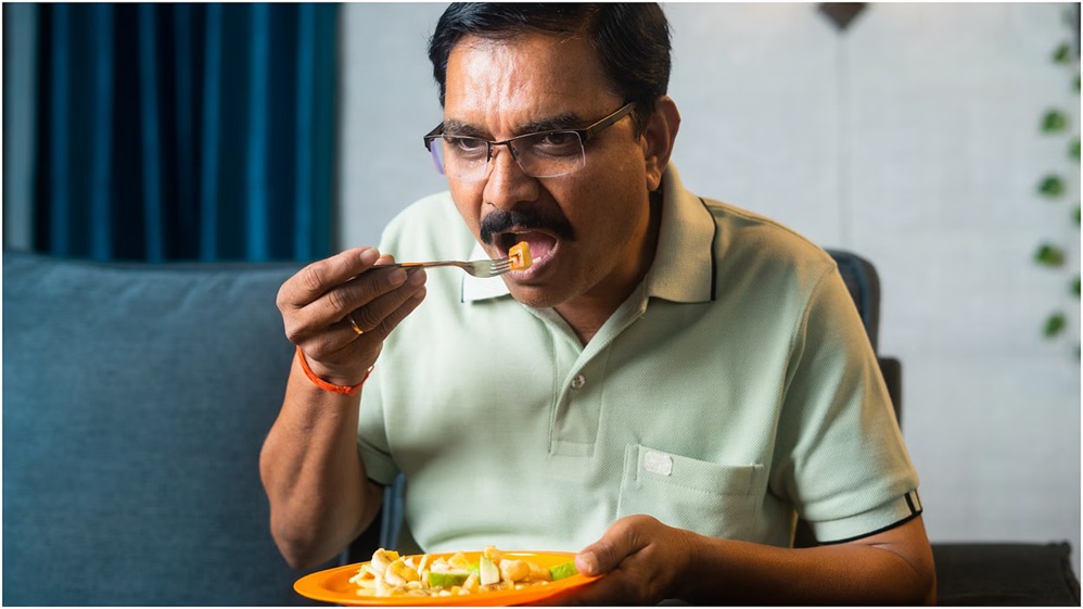 World Food Safety Day 2025: खराब खाने का निवाला सेहत पर पड़ सकता है भारी, हो सकती हैं कई बीमारी