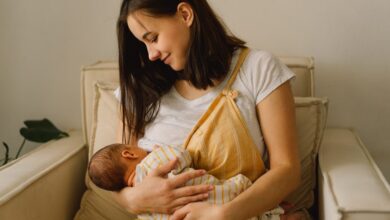नई Mothers ब्रेस्टफीडिंग कराने से पहले जान लें अपना Daily Routine, रहेगा फायदेमंद