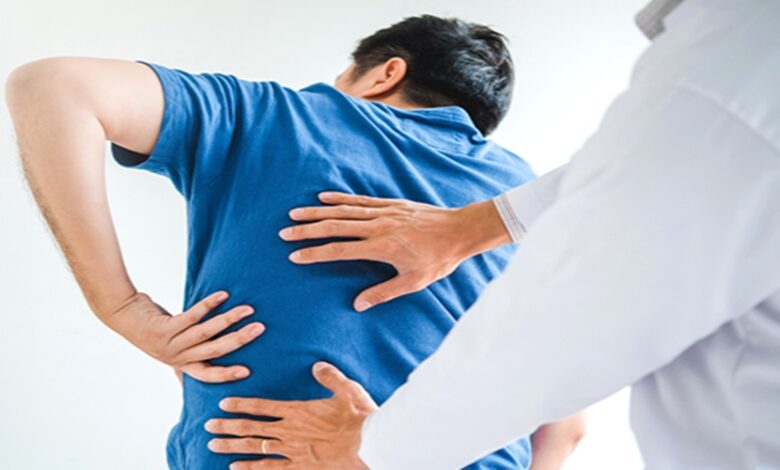 दिल के बिल्कुल पीछे की ओर पीठ में दर्द होना Heart Attack का लक्षण, जानिए क्‍या करें?