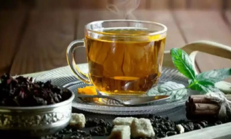 बारिश के मौसम में सीजनल बीमारियों से राहत पाने के लिए पिएं ये देसी काढ़ा