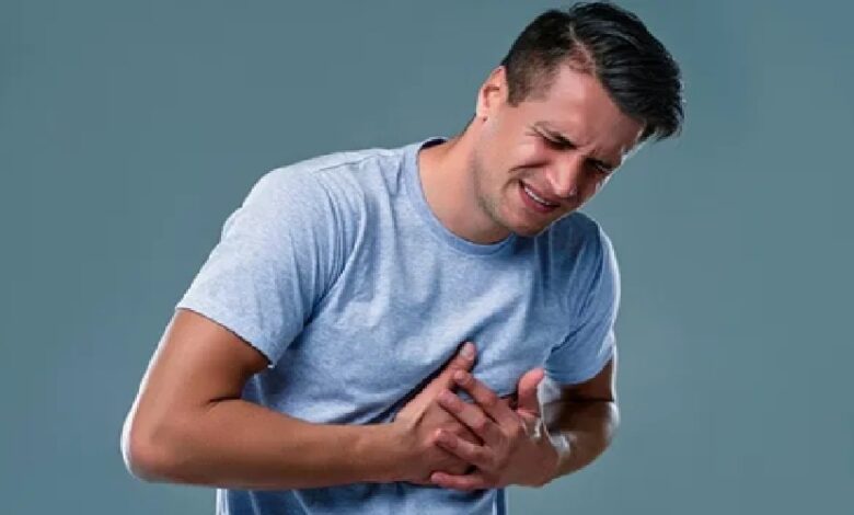 Heart Attack ही नहीं, इन कारणों से भी सीने में हो सकता है दर्द; एक्सपर्ट से जानना जरूरी