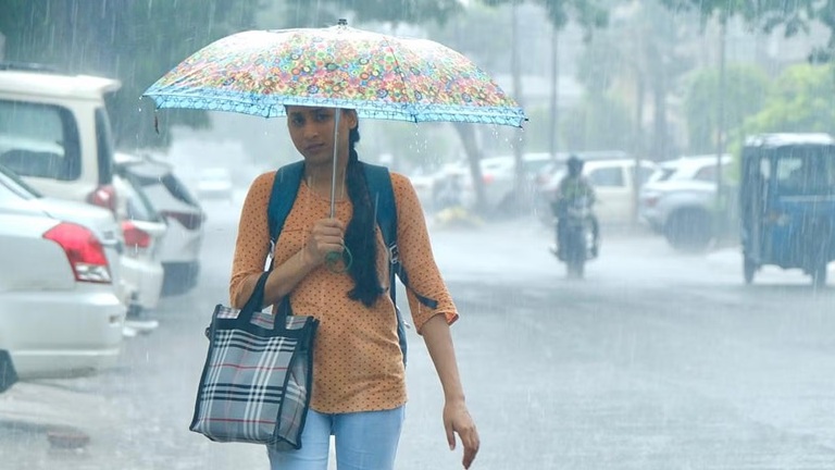 Common Mistakes in Monsoon: बारिश के मौसम में न करें ये गलतियां, हो जायेंगे परेशान