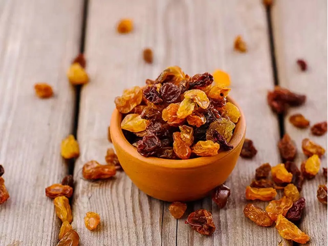 एक सुपरफ़ूड है किशमिश, इसके फायदे जान लेंगे तो हर रोज खाएंगे