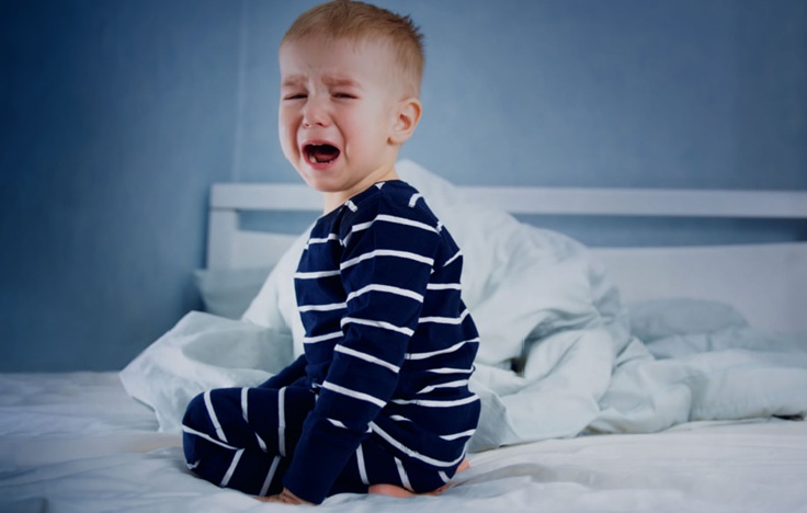 बच्चे की रात में बार-बार टूट जाती हैं नींद? आजमाएं ये ट्रिक और पायें रिजल्ट