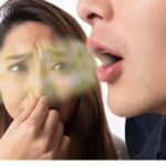 क्या आपकी भी सांसों से आती है बदबू? इन तरीकों से कर सकते हैं दूर