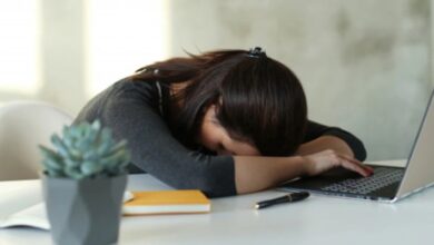 Vitamin D Deficiency: सोने के बाद भी रहती है थकान, विटामिन डी की कमी से जूझ्र रहा आपका शरीर