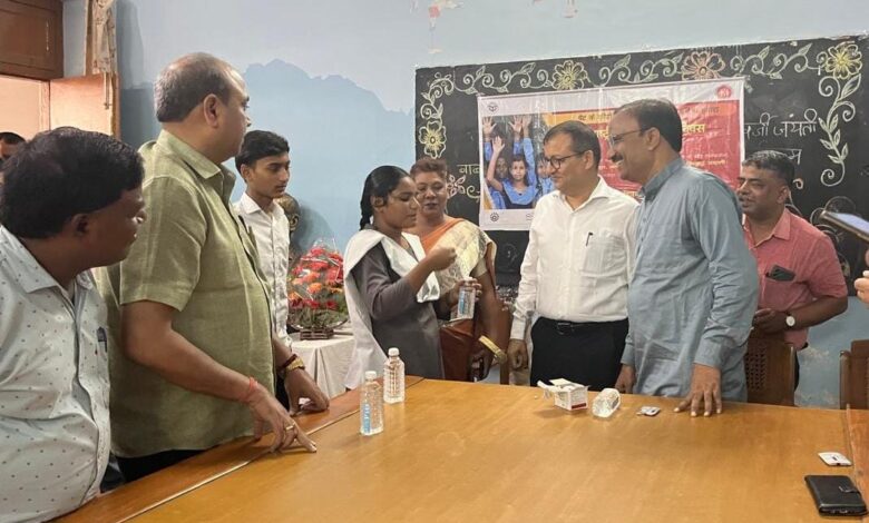 Lucknow News: राष्ट्रीय कृमि मुक्ति दिवस में एक से 19 साल के बच्चों को खिलाई गयी एल्बेंडाजोल
