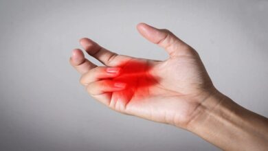 Warning Signs: हाथ-पैरों में दिखें ये लक्षण तो अलर्ट हो जाएं महिलाएं, शरीर का यह अंग दिक्कतों से घिरने वाला है