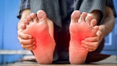 Health Alert: पैरों में होती है जलन, शरीर पर मंडरा रहा है ये खतरा