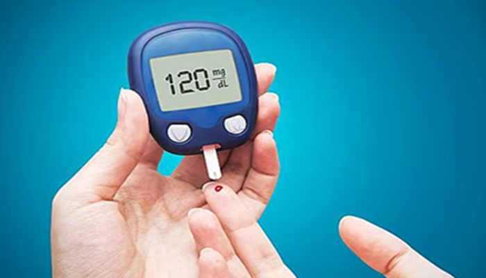 Diabetes: शरीर में दिखें ये संकेत तो हो जाएं सतर्क, डायबिटीज से हो सकता है बचाव