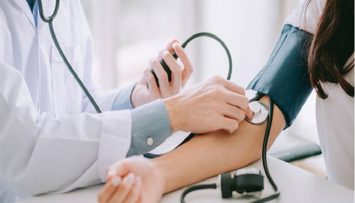Blood Pressure: शरीर में दिख रहे हैं ये बदलाव, बीपी हाई होने के हैं ये लक्षण