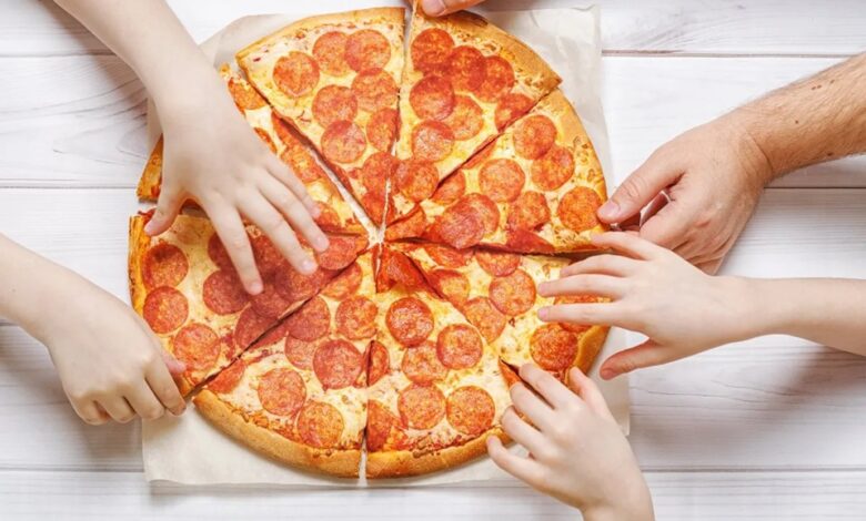 Processed Food Side Effects: पिज्जा-बर्गर और नूडल्स ले रहे मजा तो हो जाएं सावधान, ये बीमारियां आपको लेंगी घेर