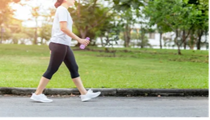 Health Tips: टहलते समय अगर आप भी कर रहे हैं ये गलतियां, सकता है नुकसान