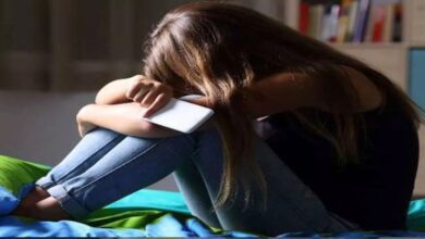 आखिर क्यों दुखी हैं आजकल के युवा, हंसी-खुशी से हो रहे हैं दूर? जानें वजह