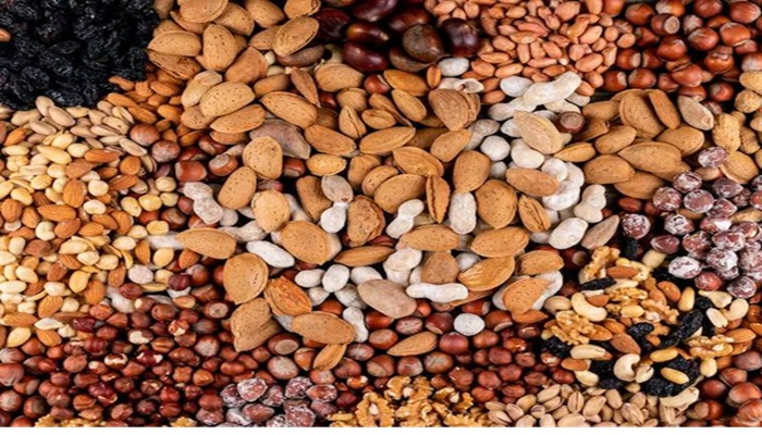 Dry Fruits: सर्दियों में कौनसे ड्राई फ्रूट खाने से शरीर को मिलेगी गर्मी, यहां जानिए सबकुछ