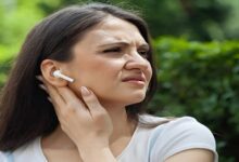 Earphone Side Effects: हमेशा लगाकर रखते हैं हेडफोन? जान लें ये कितना सही है