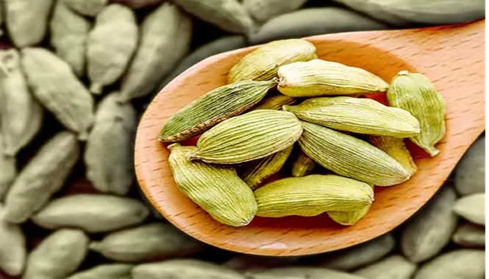Cardamom: 2 इलायची रोज चबाएं, शरीर में कई सकारात्मक बदलाव पाएं