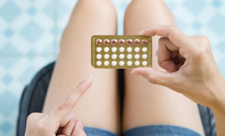 Birth Control Pills: गर्भनिरोधक दवाओं से बढ़ता है महिलाओं का वजन!