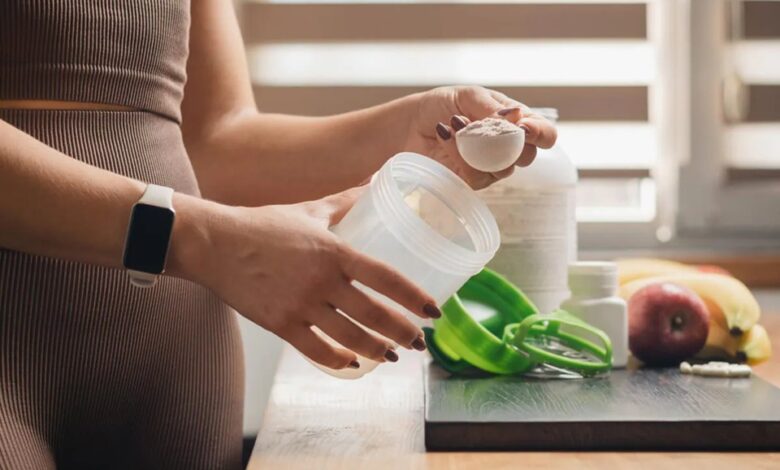 Fitness Tips: गटागट प्रोटीन पाउडर तो नहीं पी रहें आप, संभल जाएं वरना गई किडनियां!