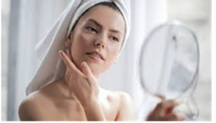 Glowing Skin: 40 की उम्र में भी आ जाएगी 25 वाली जवानी, ये नुस्खे आएंगे काम
