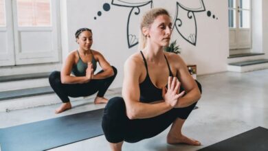 Yoga Asan: कब्ज होगी दूर, आंतों से निकलेगा मल, बस रोजाना करें ये योगासन!