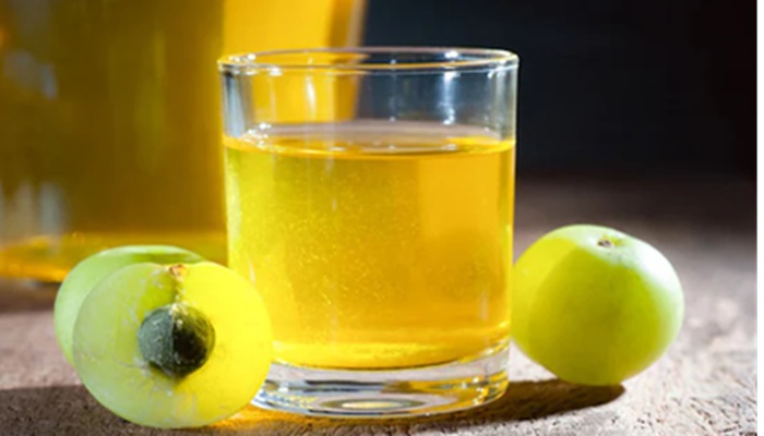Amla Water: इन मरीजों के लिए 'रामबाण' है आंवले का पानी, जानें इसे पीने का सही समय